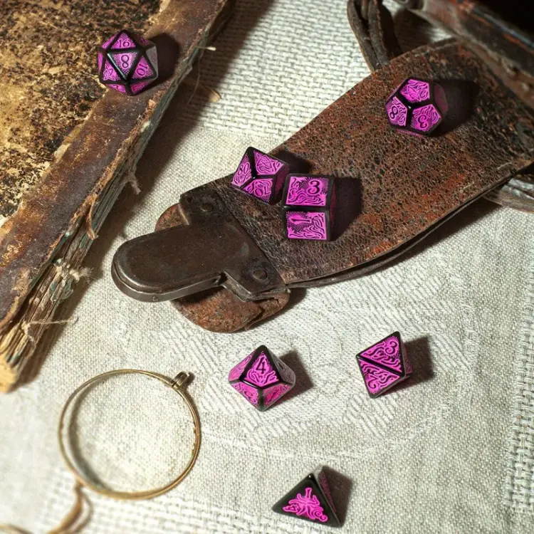 Komplet Kości Q Workshop - Call of Cthulhu 7th Edition Dice Set Black & Magenta