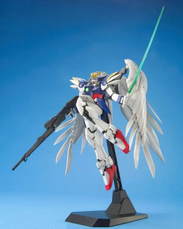 GUNDAM - MG Wing Gundam Zero Custom 1/100 - Zestaw modelarski