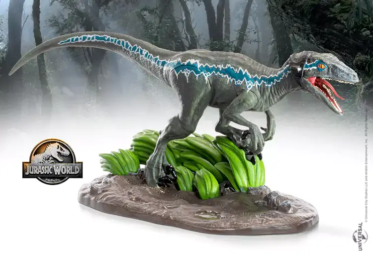Noble Collection - JURASSIC WORLD - Blue - Figure Toyellectible Treasures