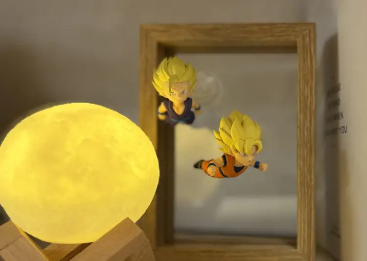 MegaHouse - Dragon Ball - Losowa figurka z przyzssawką do szyby