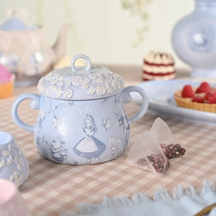 ALICE IN WONDERLAND - Alice - wytłaczany pojemnik na herbatę