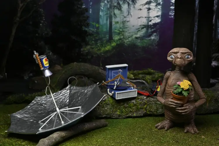 E.T. - Ultimate Deluxe E.T. - Figurka 40 rocznica 18cm