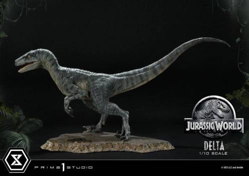 JURASSIC WORLD - Delta - Statuetka 17 cm