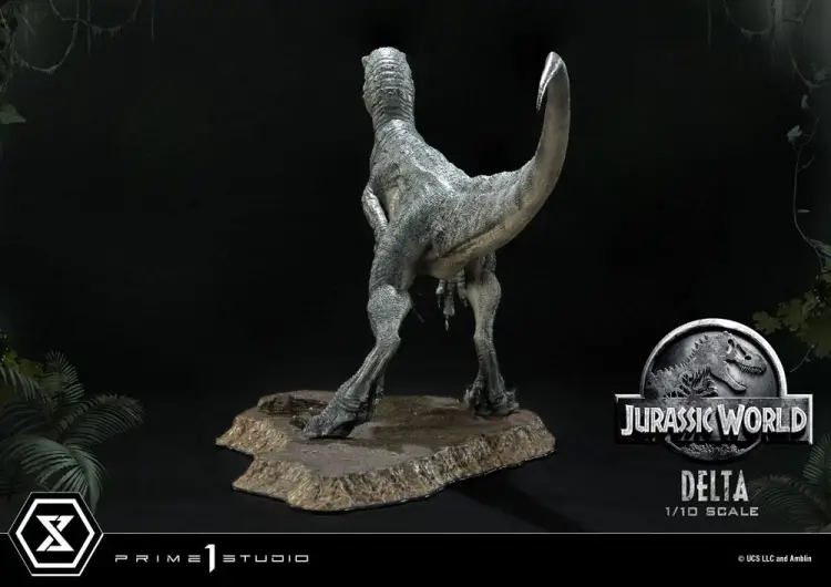 JURASSIC WORLD - Delta - Statuetka 17 cm