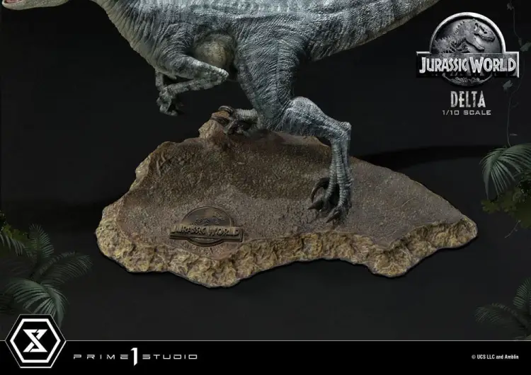 JURASSIC WORLD - Delta - Statuetka 17 cm