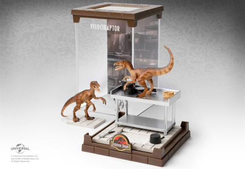 JURASSIC PARK - Velociraptor - Figurka Stwór 10 x 10 x 17 cm