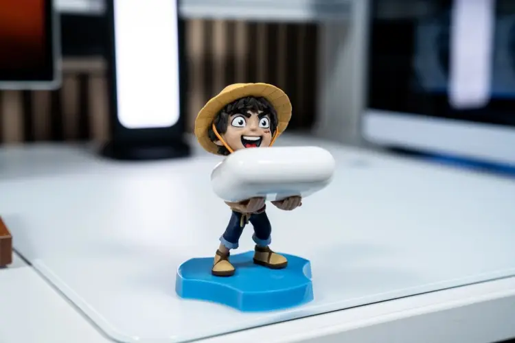 ONE PIECE NETFLIX - Luffy - kontroler "Holdem" i obsługa telefonu - 11 cm