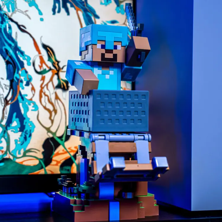 MINECRAFT - Steeve w zbroi - kontroler i wsparcie telefoniczne - 20 cm