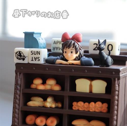 KIKI'S DELIVERY SERVICE - Sprzedawczyni Kiki - Diorama i kalendarz 11 cm