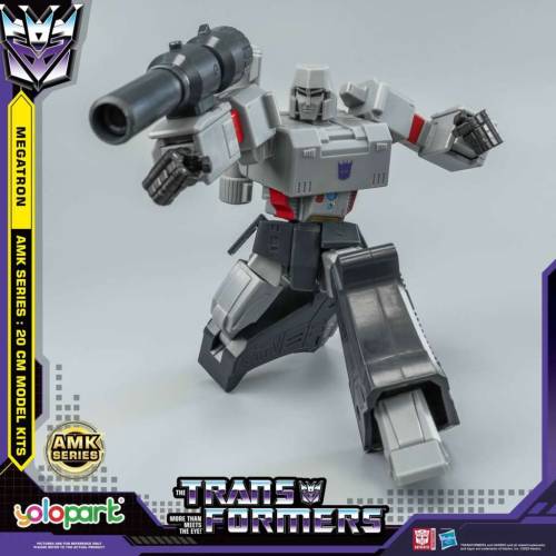 TRANSFORMERS GENERATION ONE - Megatron - Zestaw modelarski 20 cm