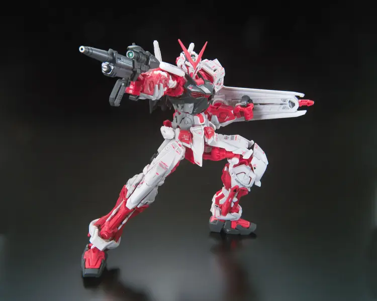 GUNDAM - RG 1/144 MBF-P02 Gundam Astray Red Frame - Zestaw modelarski 13 cm