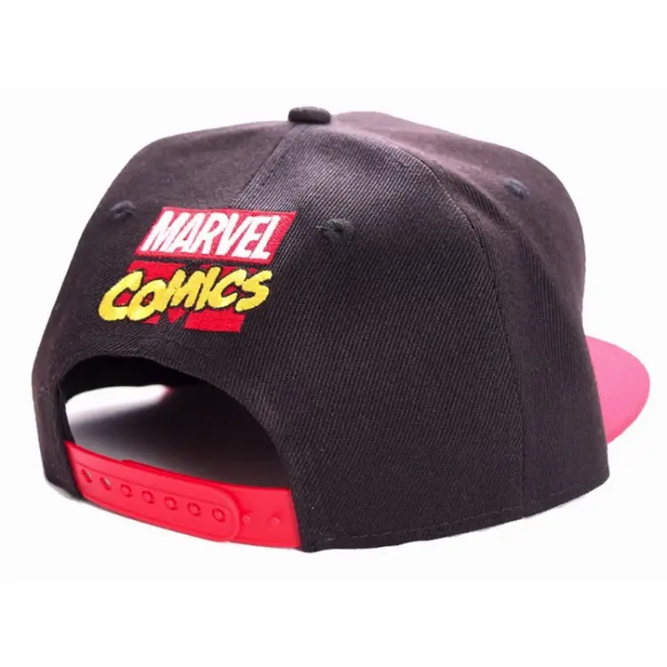 MARVEL - Czapka z czerwoną zakładką Marvel