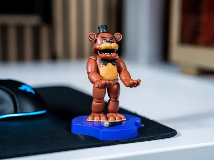 FNAF - Freddy - Kontroler "Holdem" i obsługa telefonu - 11 cm