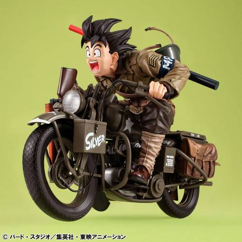DRAGON BALL Z - Son Goku & Bike - Statuetka na pulpit Real McCoy 18cm