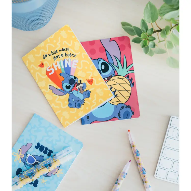 STITCH - Zestaw artykułów piśmiennych z 3 notatnikami A6 - 10 szt.