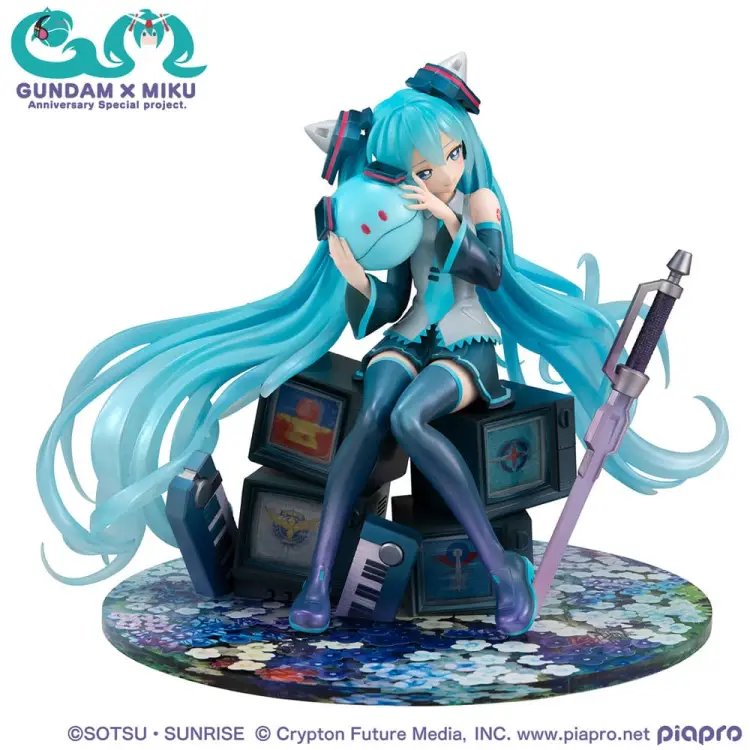 Megahouse - GUNDAM X HATSUNE MIKU - 45th Anniversary - Statue Lucrea 17cm