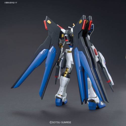 Bandai Model Kit - GUNDAM - Model Kit - High Grade - Strike Freedom Gundam - 1/144