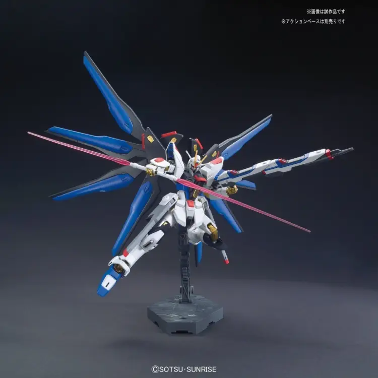 Bandai Model Kit - GUNDAM - Model Kit - High Grade - Strike Freedom Gundam - 1/144