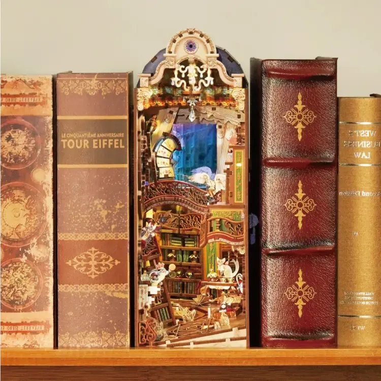 Tonecheer - BOOK NOOK KIT - DIY- Magical library - 521pcs + LED Light