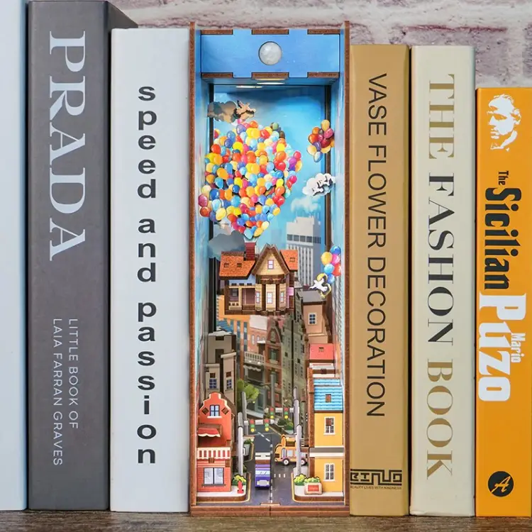 Tonecheer - BOOK NOOK KIT - DIY- Travel with the Wind - 143pcs + LED Light