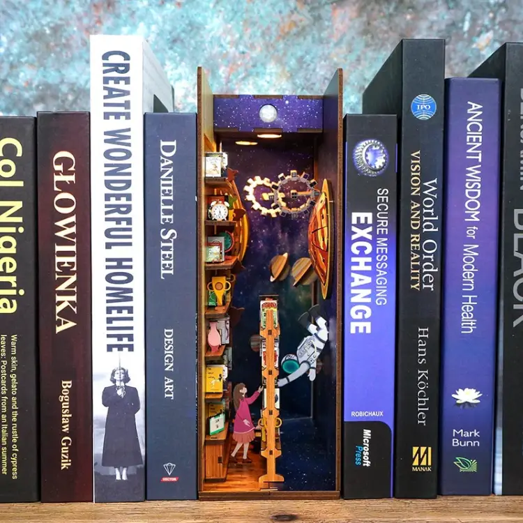 Tonecheer - BOOK NOOK KIT - DIY- Interstellar - 247PCS + LED Light