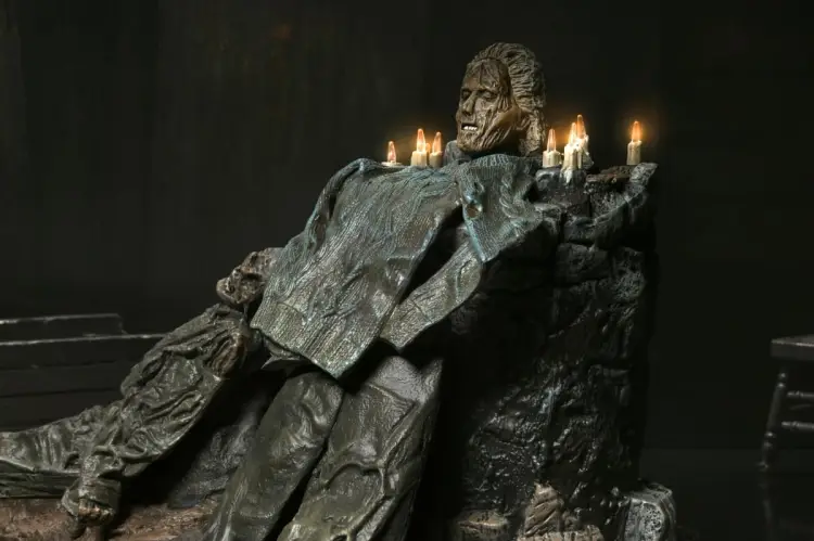 Neca - FRIDAY THE 13TH THE GAME - Pamela Shrine - Diorama Figure