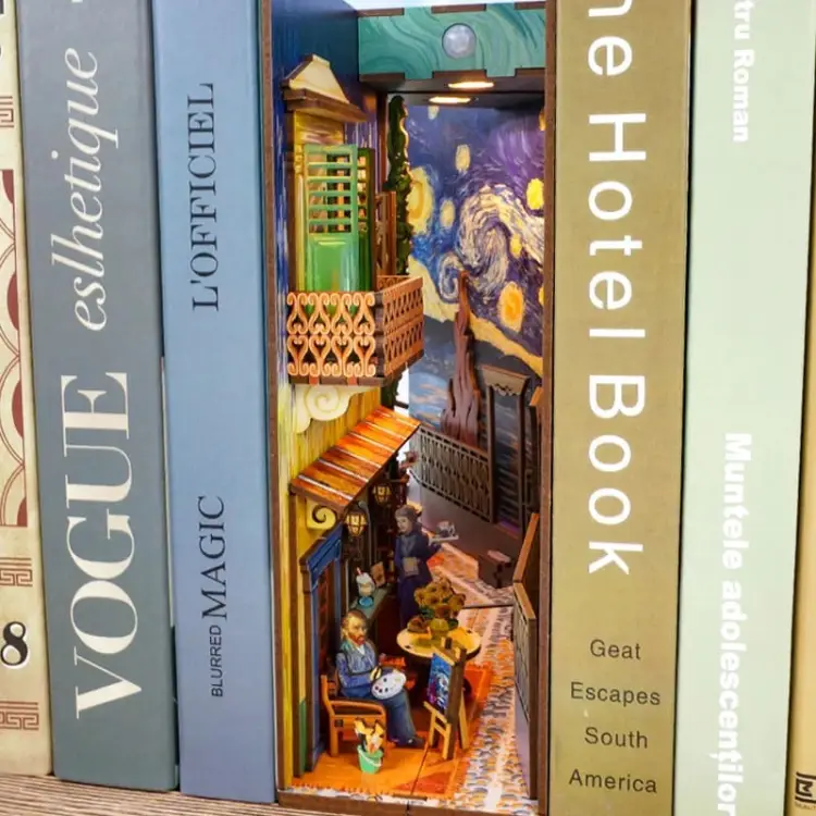 Tonecheer - BOOK NOOK KIT - DIY- Vincent's World - 80pcs + LED Light