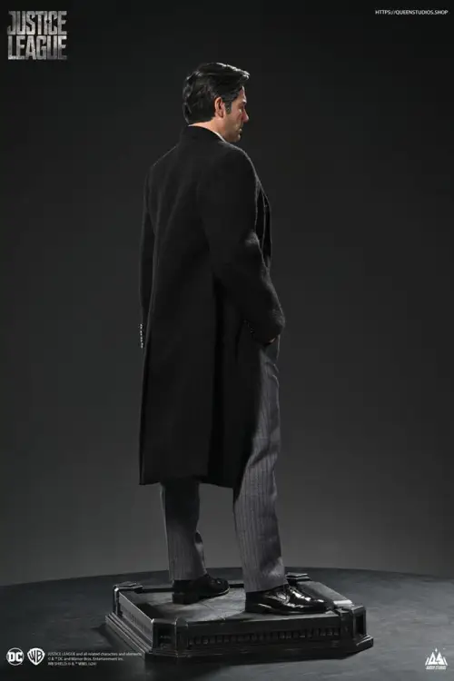 x_qs-justiceleaguebrucewayne_b.jpg